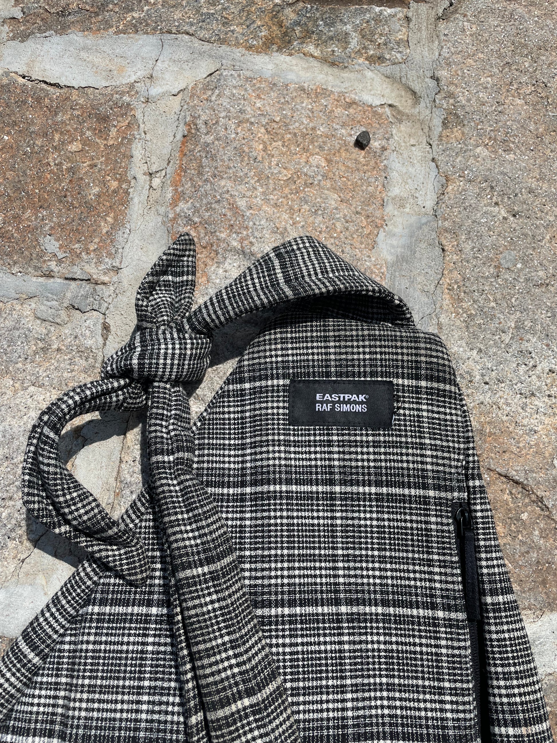 FW18 Raf Simons X EASTPAK Plaid Sling Bag – RWNDBCKWRDS FW18 Raf Simons X EASTPAK Plaid Sling Bag – RWNDBCKWRDS